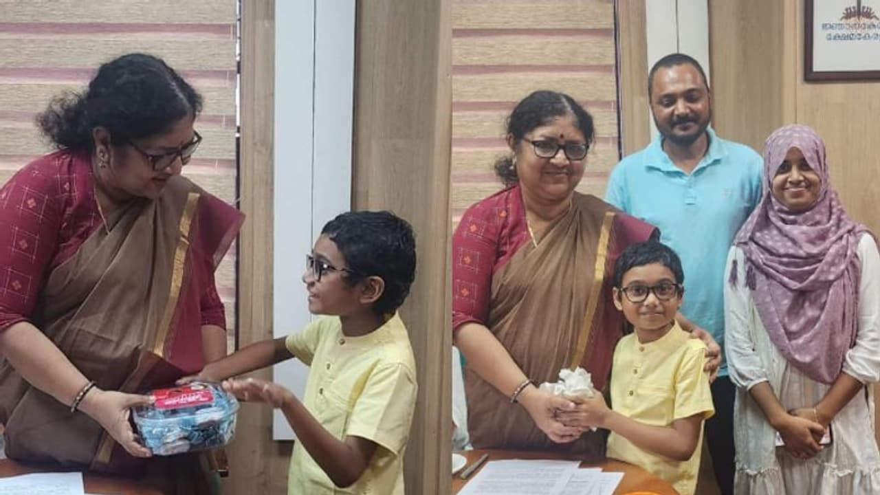 'ഈ വർഷവും കുടുക്ക പൊട്ടിച്ച കാശുമായി ഇഹ്സാനുൽ ഹഖ് എത്തി, നിറയെ ഉമ്മകൾ..', മന്ത്രിയുടെ കുറിപ്പ് 'ഈ വർഷവും കുടുക്ക പൊട്ടിച്ച കാശുമായി ഇഹ്സാനുൽ ഹഖ് എത്തി, നിറയെ ഉമ്മകൾ..', മന്ത്രിയുടെ കുറിപ്പ്