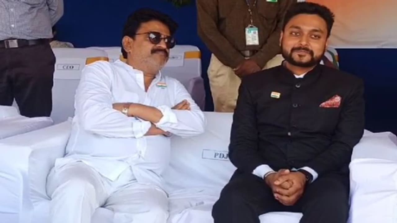 சப் கலெக்டர் மகனுடன் சுதந்திர தின விழா: சிலாகித்த சின்னி ஜெயந்த்!