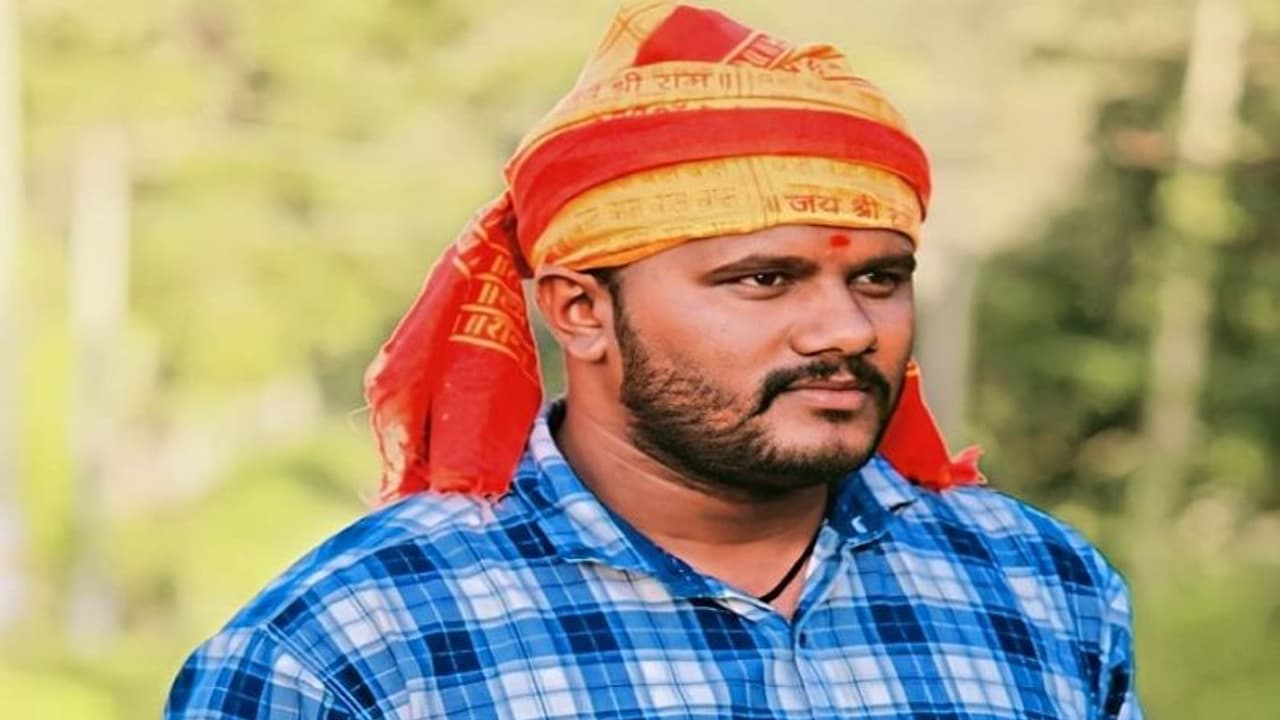 ಶಿವಮೊಗ್ಗ: ತನ್ನ ಹುಟ್ಟುಹಬ್ಬದಂದು ಕಿಚ್ಚ ಸುದೀಪ್, ತಂದೆ ತಾಯಿಗೆ ವಿಶಿಷ್ಟ ಉಡುಗೊರೆ ನೀಡಿದ ಯುವಕ..! ಶಿವಮೊಗ್ಗ: ತನ್ನ ಹುಟ್ಟುಹಬ್ಬದಂದು ಕಿಚ್ಚ ಸುದೀಪ್, ತಂದೆ ತಾಯಿಗೆ ವಿಶಿಷ್ಟ ಉಡುಗೊರೆ ನೀಡಿದ ಯುವಕ..!