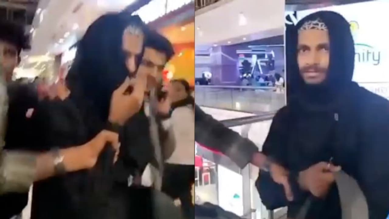 കൊച്ചിയിലെ മാളിൽ പർദ്ദ ധരിച്ചെത്തി, ശുചിമുറിയിൽ കാമറ വച്ചു, മുങ്ങാൻ ലെസ്ബിയനെന്ന്, വിടാതെ മാളിലുള്ളവർ വീഡിയോ കൊച്ചിയിലെ മാളിൽ പർദ്ദ ധരിച്ചെത്തി, ശുചിമുറിയിൽ കാമറ വച്ചു, മുങ്ങാൻ ലെസ്ബിയനെന്ന്, വിടാതെ മാളിലുള്ളവർ വീഡിയോ