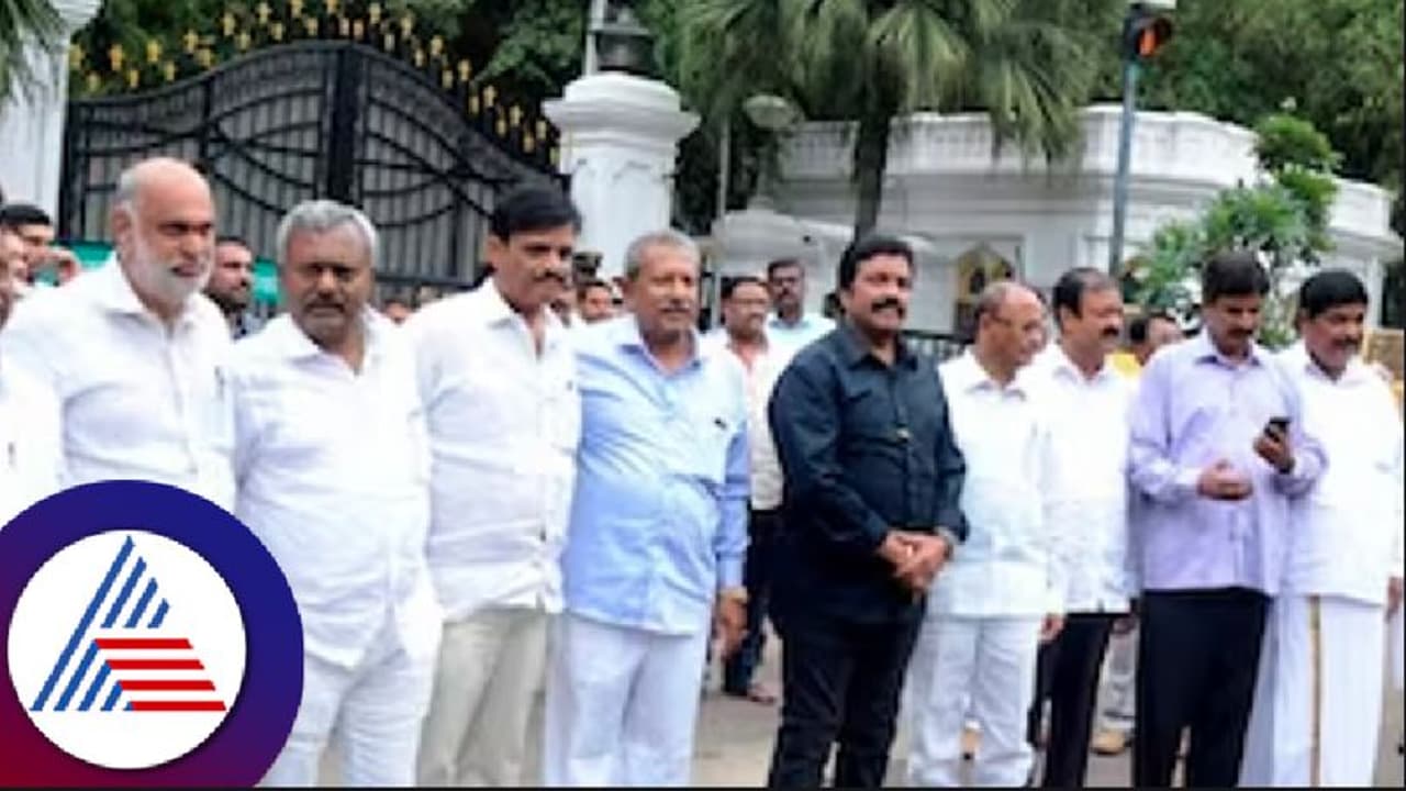 ಬಾಂಬೆ ಬಾಯ್ಸ್ ಘರ್ ವಾಪ್ಸಿ: ಕಾಂಗ್ರೆಸ್ ಸ್ವಾಗತ, ಬಿಜೆಪಿ ಮುಗುಂ, ಭಾರೀ ರಾಜಕೀಯ ಸಂಚಲನ! ಬಾಂಬೆ ಬಾಯ್ಸ್ ಘರ್ ವಾಪ್ಸಿ: ಕಾಂಗ್ರೆಸ್ ಸ್ವಾಗತ, ಬಿಜೆಪಿ ಮುಗುಂ, ಭಾರೀ ರಾಜಕೀಯ ಸಂಚಲನ!