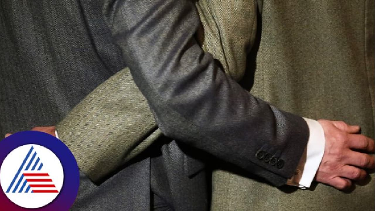 Bengaluru crime: ವಾಟ್ಸಪ್ನಲ್ಲಿತ್ತು ಪತಿಯ ಸಲಿಂಗಕಾಮ ಪುರಾಣ: ಪತ್ನಿಯಿಂದ ಠಾಣೆಗೆ ದೂರು Bengaluru crime: ವಾಟ್ಸಪ್ನಲ್ಲಿತ್ತು ಪತಿಯ ಸಲಿಂಗಕಾಮ ಪುರಾಣ: ಪತ್ನಿಯಿಂದ ಠಾಣೆಗೆ ದೂರು