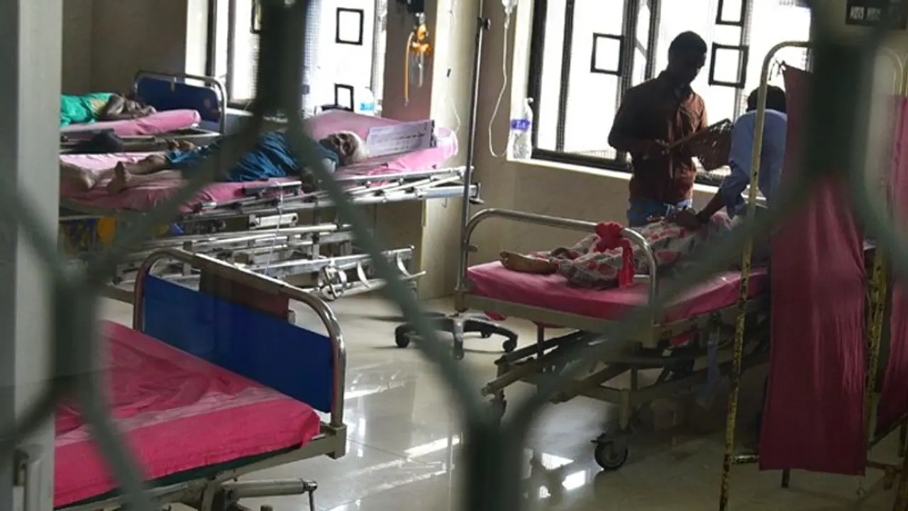 ദിവസങ്ങൾ നീളുന്ന 'സിറ്റ് അപ്പ്' ശിക്ഷയുമായി വനിതാ പ്രിൻസിപ്പാൾ, അവശനിലയിൽ ആദിവാസി വിദ്യാർത്ഥിനികൾ ആശുപത്രിയിൽ ദിവസങ്ങൾ നീളുന്ന 'സിറ്റ് അപ്പ്' ശിക്ഷയുമായി വനിതാ പ്രിൻസിപ്പാൾ, അവശനിലയിൽ ആദിവാസി വിദ്യാർത്ഥിനികൾ ആശുപത്രിയിൽ