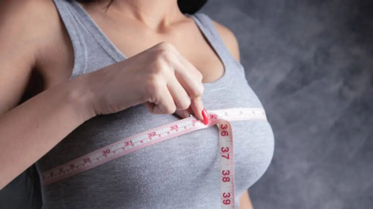 பெண்ணே! மார்பகம் பெருசா இல்லனு பீல் பண்றீயா? இத படிச்சா இனி நினைச்சு கூட பாக்கமாட்ட!