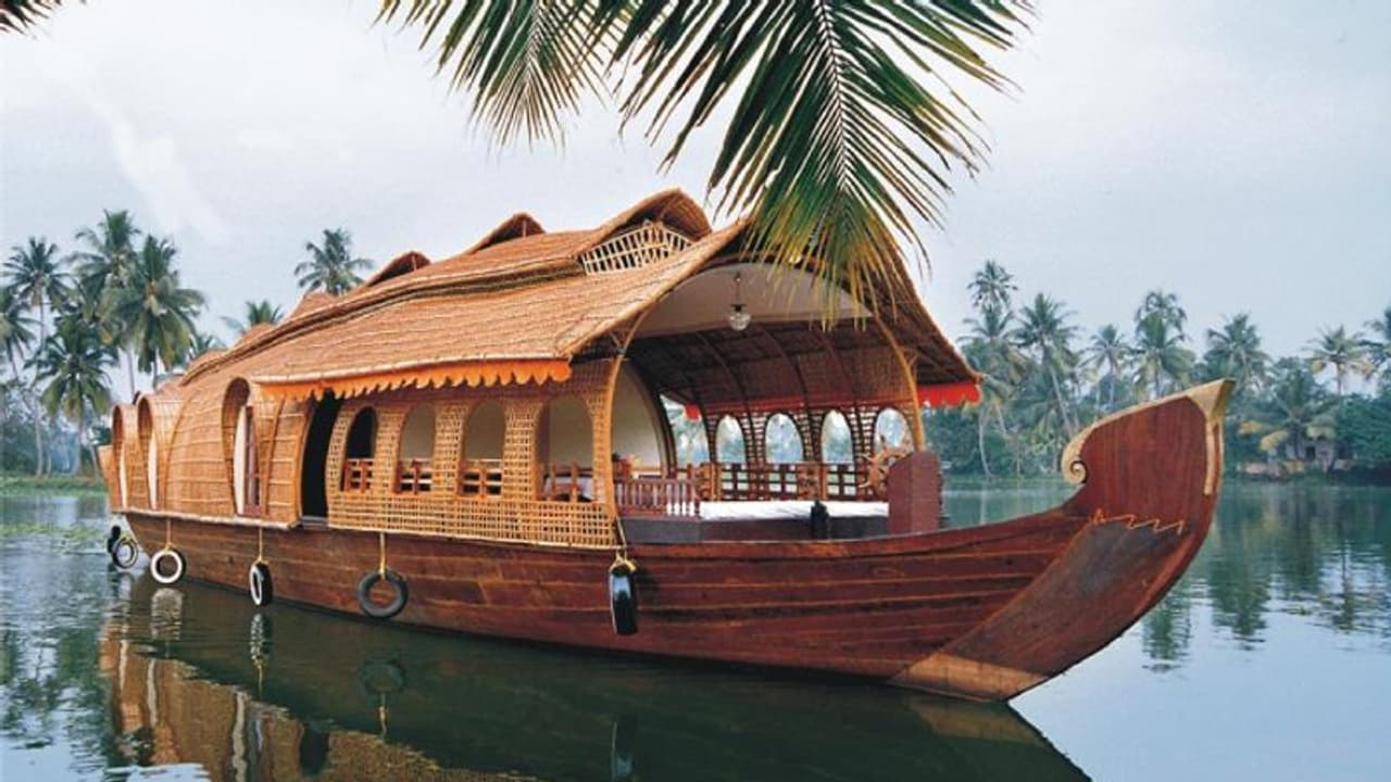 ഹൗസ് ബോട്ടുകൾക്ക് രജിസ്ട്രേഷൻ നൽകും, ക്ലാസിഫിക്കേഷൻ ഏർപ്പെടുത്തും,അനധികൃത സര്‍വ്വീസ് പാടില്ലെന്ന് മുഖ്യമന്ത്രി