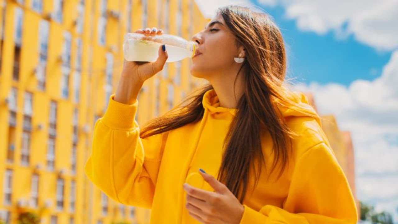 ദിവസവും വെള്ളം കുടിക്കുന്നതു കൊണ്ടുള്ള ആരോഗ്യ ഗുണങ്ങള്... ദിവസവും വെള്ളം കുടിക്കുന്നതു കൊണ്ടുള്ള ആരോഗ്യ ഗുണങ്ങള്...