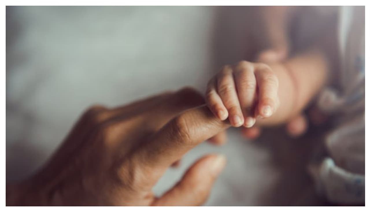 കളിക്കുന്നതിനിടെ ബലൂൺ വിഴുങ്ങി; 9 മാസം പ്രായമുള്ള കുഞ്ഞിന് ദാരുണാന്ത്യം കളിക്കുന്നതിനിടെ ബലൂൺ വിഴുങ്ങി; 9 മാസം പ്രായമുള്ള കുഞ്ഞിന് ദാരുണാന്ത്യം