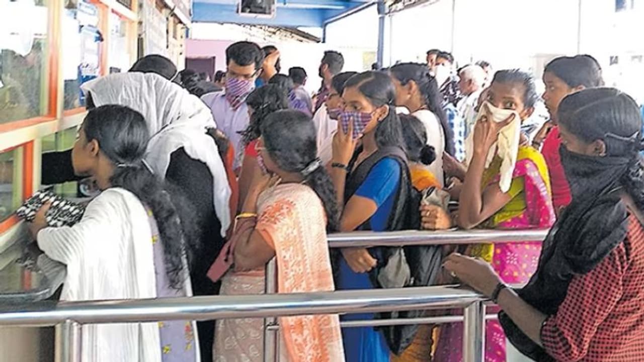  ഒ.പി ടിക്കറ്റെടുക്കാൻ രോഗികളെ പൊരിവെയിലത്ത് നിർത്തി; ആശുപത്രിക്കെതിരെ അന്വേഷണത്തിന് ഉത്തരവ്