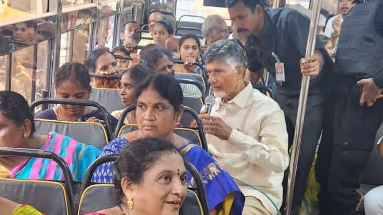 ఆర్టీసీ బస్సులో చంద్రబాబు ప్రయాణం.. ప్రయాణీకులతో చిట్ చాట్.. ఆర్టీసీ బస్సులో చంద్రబాబు ప్రయాణం.. ప్రయాణీకులతో చిట్ చాట్..