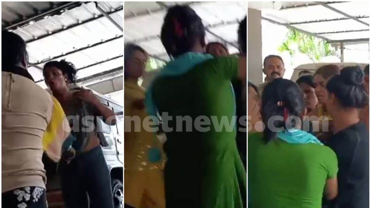 പരാതി നൽകാനെത്തിയ ട്രാൻസ്ജെൻഡർമാർ ചേരിതിരിഞ്ഞേറ്റുമുട്ടി, പൊലീസുകാരന്റെ കൈവിരൽ കടിച്ച് മുറിച്ചു പരാതി നൽകാനെത്തിയ ട്രാൻസ്ജെൻഡർമാർ ചേരിതിരിഞ്ഞേറ്റുമുട്ടി, പൊലീസുകാരന്റെ കൈവിരൽ കടിച്ച് മുറിച്ചു