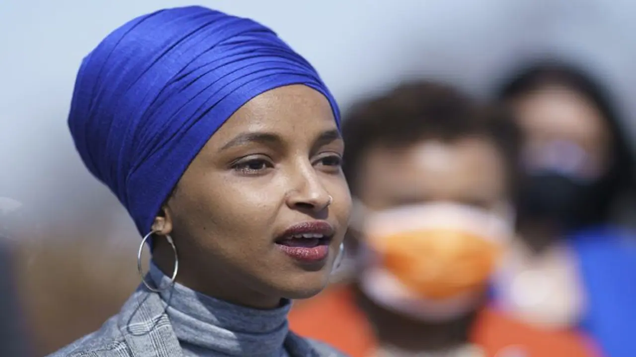 பாகிஸ்தான் அரசின் பணத்தில் இந்திய காஷ்மீர் பகுதிக்குள் பயணம் இல்ஹான் உமர் குறித்த வெளியான பகீர் தகவல்! பாகிஸ்தான் அரசின் பணத்தில் இந்திய காஷ்மீர் பகுதிக்குள் பயணம் இல்ஹான் உமர் குறித்த வெளியான பகீர் தகவல்!