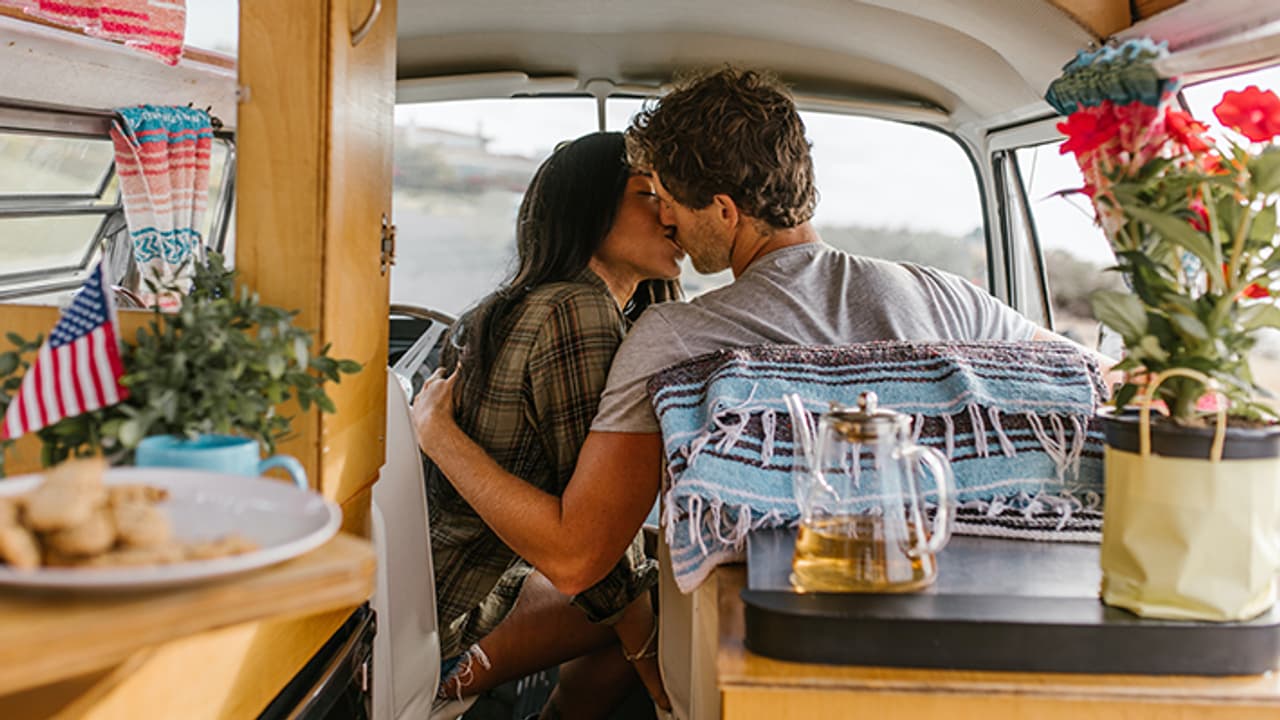 ನಡು ವಯಸ್ಸಿನ ಹೆಣ್ಣು ಬೇರೊಬ್ಬನೊಂದಿಗೆ ಹೋಗೋದು ಲೈಂಗಿಕ ಆಸೆಗೋಸ್ಕರನಾ? ನಡು ವಯಸ್ಸಿನ ಹೆಣ್ಣು ಬೇರೊಬ್ಬನೊಂದಿಗೆ ಹೋಗೋದು ಲೈಂಗಿಕ ಆಸೆಗೋಸ್ಕರನಾ?