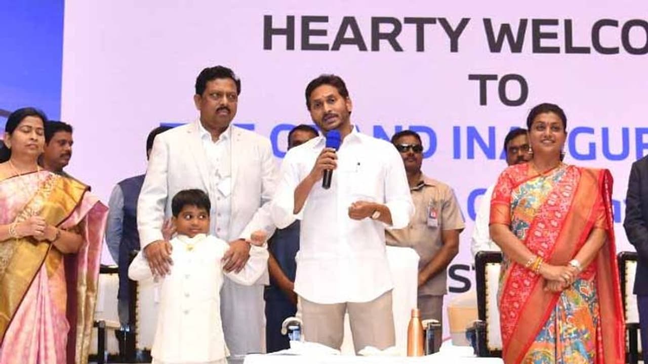 గ్లోబల్ టూరిజంలో ఏపీకి గుర్తింపు రావాలి: విజయవాడలో హయత్ప్లేస్ హోటల్ ప్రారంభించిన జగన్ గ్లోబల్ టూరిజంలో ఏపీకి గుర్తింపు రావాలి: విజయవాడలో హయత్ప్లేస్ హోటల్ ప్రారంభించిన జగన్