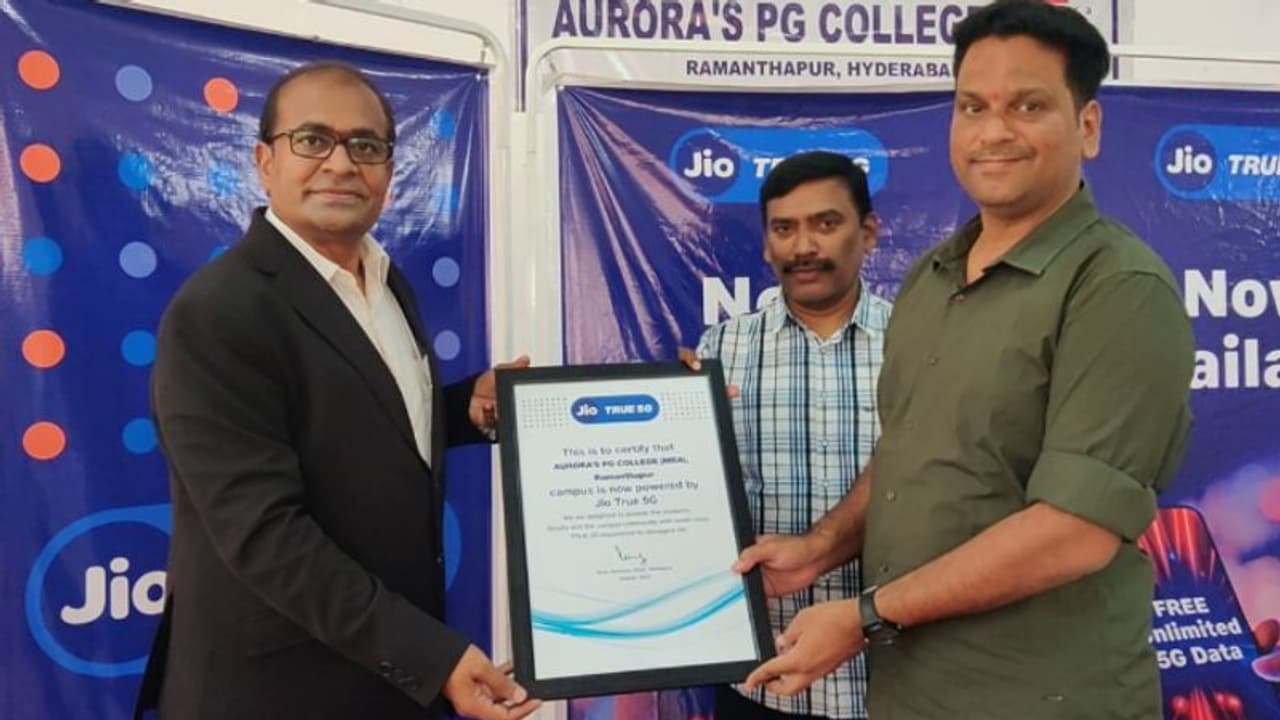 అరోరా పీజీ కాలేజీలో జియో ట్రూ 5జీ సేవలు ప్రారంభం.. 5G సర్వీసుతో విద్యా రంగంలో జియో విప్లవం అరోరా పీజీ కాలేజీలో జియో ట్రూ 5జీ సేవలు ప్రారంభం.. 5G సర్వీసుతో విద్యా రంగంలో జియో విప్లవం