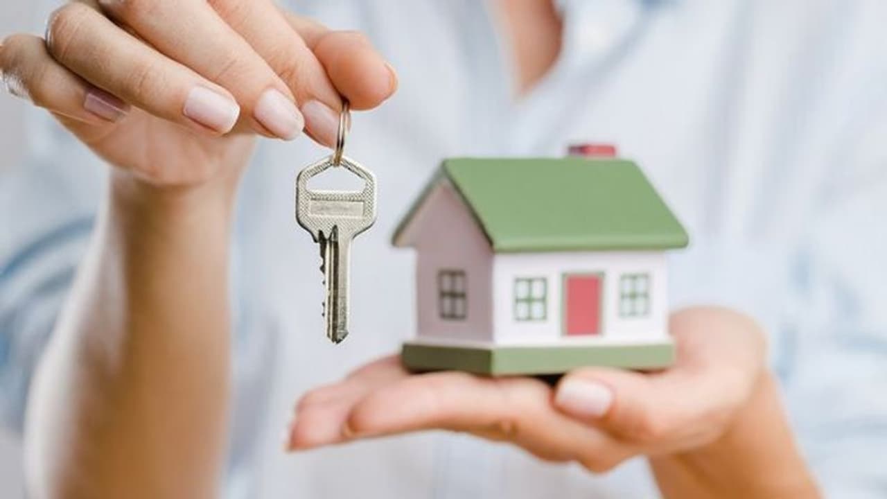 Home Loan : வீட்டுக் கடன் அதிகரிப்பு.. இந்த 8 நகரங்களில் சொத்து விலை பல மடங்கு உயர்வு எங்கெல்லாம் தெரியுமா?