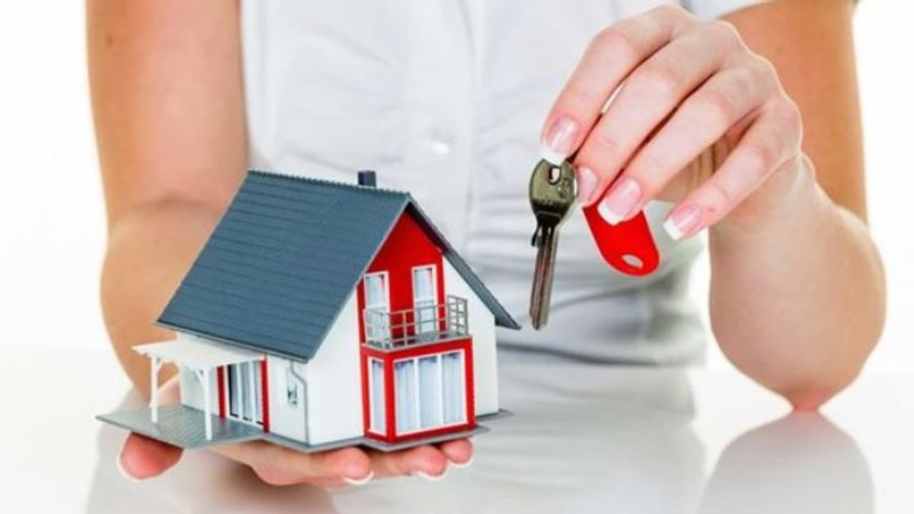 വായ്പ എടുക്കുന്നത് ആദ്യമായാണോ? ഹോം ലോണിന് അപേക്ഷിക്കുമ്പോൾ ഈ കാര്യങ്ങൾ ശ്രദ്ധിക്കണം വായ്പ എടുക്കുന്നത് ആദ്യമായാണോ? ഹോം ലോണിന് അപേക്ഷിക്കുമ്പോൾ ഈ കാര്യങ്ങൾ ശ്രദ്ധിക്കണം