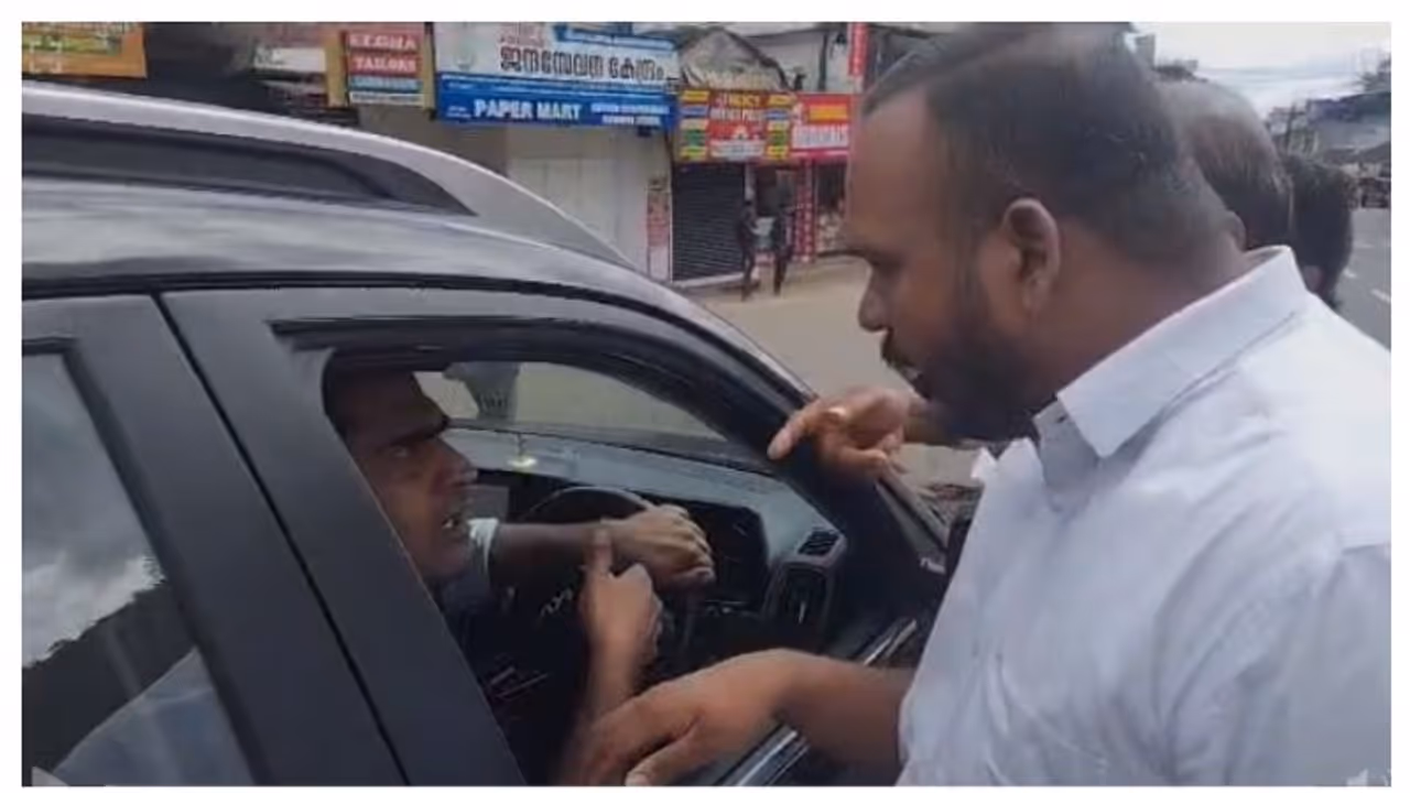 ഇടുക്കിയിലെ ഹർത്താലിനിടെ ശബരിമല തീർത്ഥാടനം കഴിഞ്ഞ് മടങ്ങിയ ഡ്രൈവർക്ക് മർദ്ദനം; കേസ് ഇടുക്കിയിലെ ഹർത്താലിനിടെ ശബരിമല തീർത്ഥാടനം കഴിഞ്ഞ് മടങ്ങിയ ഡ്രൈവർക്ക് മർദ്ദനം; കേസ്