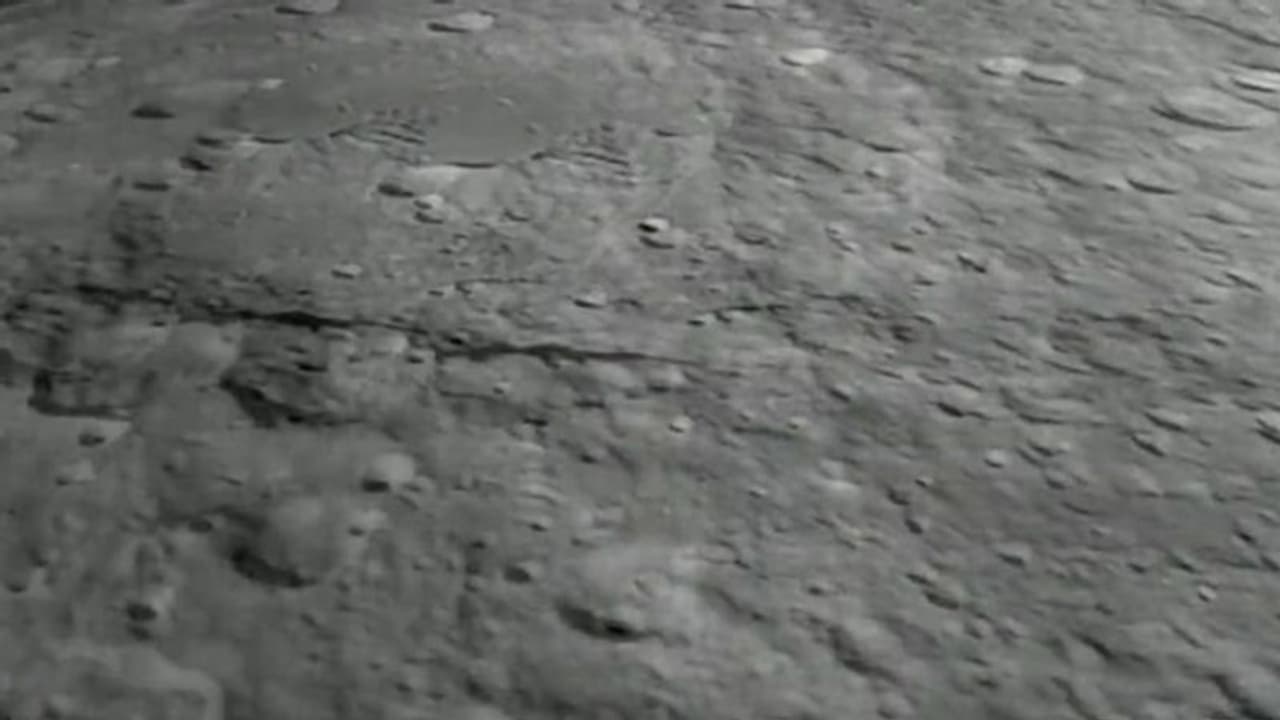 சந்திரயான் 3: விக்ரம் லேண்டர் எடுத்த நிலவின் புகைப்படம்! சந்திரயான் 3: விக்ரம் லேண்டர் எடுத்த நிலவின் புகைப்படம்!