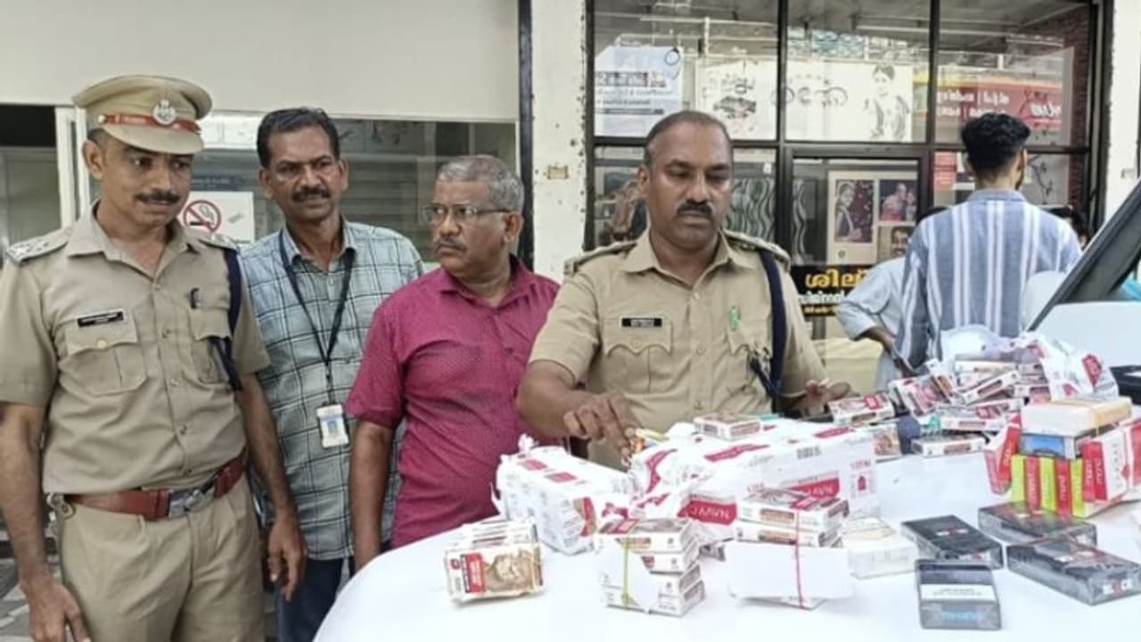 സ്റ്റിക്കർ പതിക്കുന്നത് ഉൾപ്പെടെ സിഗരറ്റ് വില്പനയിൽ നടക്കുന്നത് വൻ ക്രമക്കേടുകൾ; നിരവധി കടകൾക്ക് പിഴ ചുമത്തി സ്റ്റിക്കർ പതിക്കുന്നത് ഉൾപ്പെടെ സിഗരറ്റ് വില്പനയിൽ നടക്കുന്നത് വൻ ക്രമക്കേടുകൾ; നിരവധി കടകൾക്ക് പിഴ ചുമത്തി