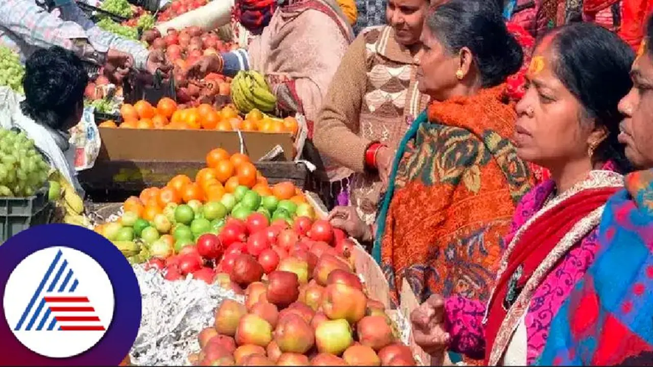 ಶ್ರಾವಣ ಮಾಸದೊಂದಿಗೆ ಸಾಲು ಸಾಲು ಹಬ್ಬಗಳು: ಗಗನಕ್ಕೇರಿದ ಹಣ್ಣುಗಳ ಬೆಲೆ!