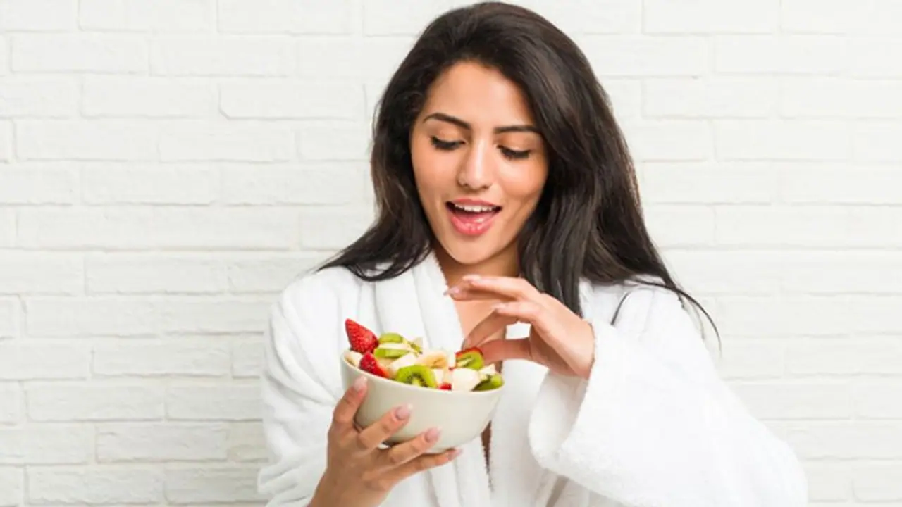 തലമുടിയുടെയും ചര്‍മ്മത്തിന്‍റെയും ശരീരത്തിന്‍റെയും ആരോഗ്യത്തിന് പതിവായി ഈ പഴം കഴിക്കാം... 