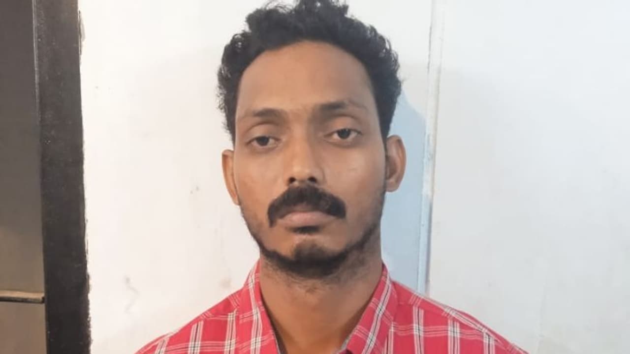 ബൈക്കിലെത്തി സ്കൂള്‍ വിദ്യാര്‍ത്ഥികള്‍ക്ക് നേരെ നഗ്നതാ പ്രദര്‍ശനം; 32കാരനെ സിസിടിവി ദൃശ്യങ്ങൾ വച്ച് പിടികൂടി