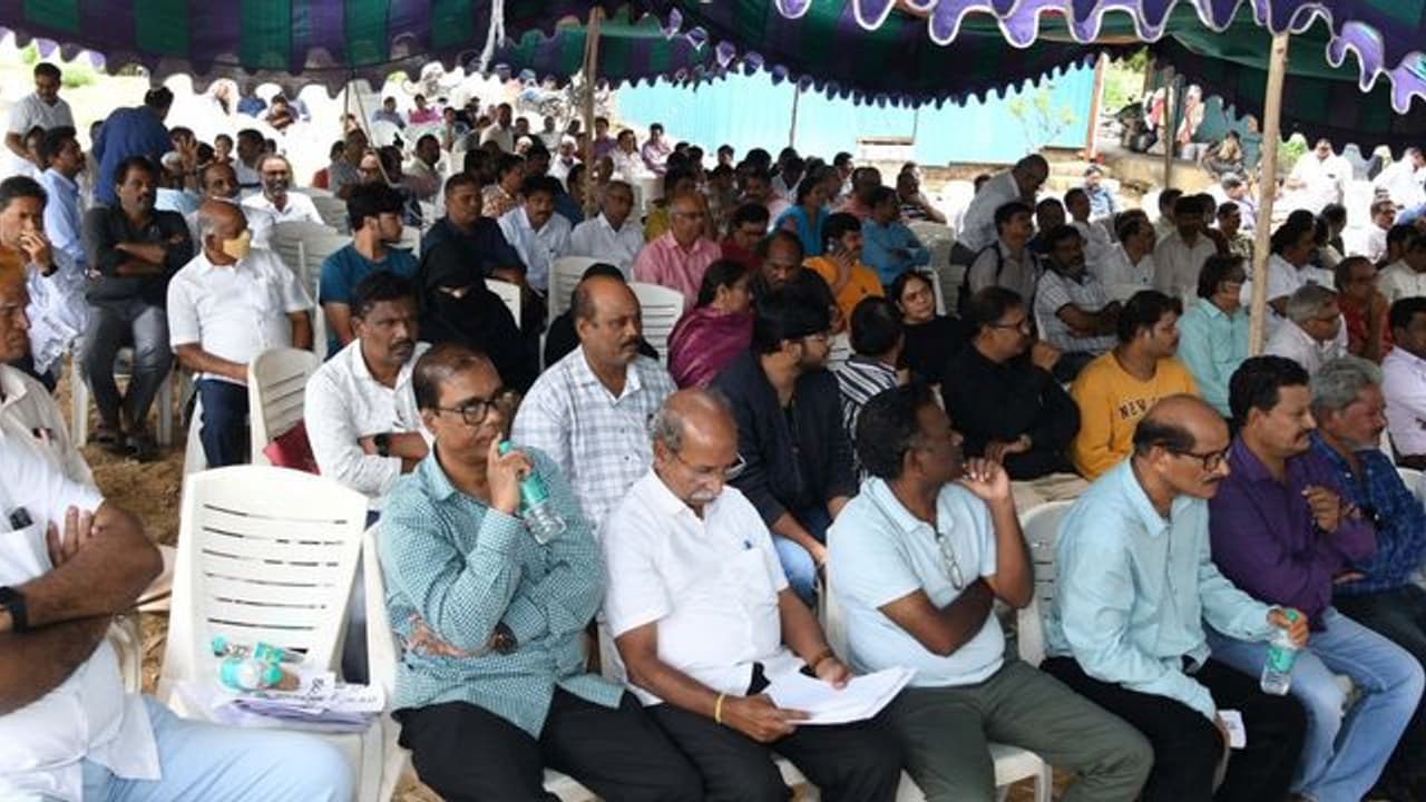 సుప్రీంకోర్టులో కోర్టు ధిక్కరణ పిటిషన్ వేసిన జేఎన్జే జర్నలిస్టులు.. ‘తమ భూములను స్వాధీనం చేయాలి’ సుప్రీంకోర్టులో కోర్టు ధిక్కరణ పిటిషన్ వేసిన జేఎన్జే జర్నలిస్టులు.. ‘తమ భూములను స్వాధీనం చేయాలి’