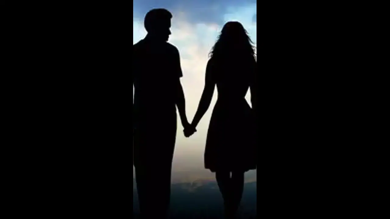 ஸ்மார்ட்போன் பரிசளித்த கணவருக்கு டாட்டா காட்டிய மனைவி: காதலனுடன் ஓட்டம்!