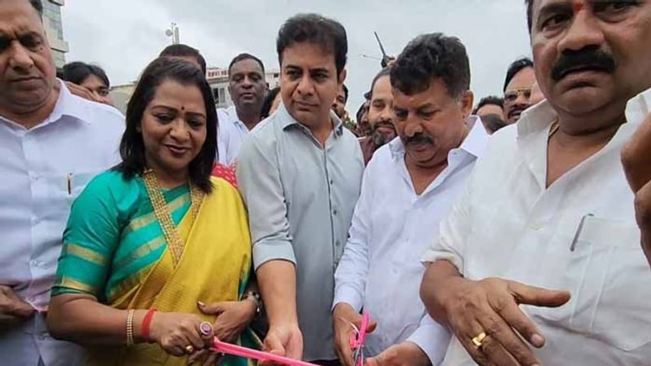 హైద్రాబాద్లో రూ. 450 కోట్లతో ఇందిరాపార్క్ వీఎస్టీ స్టీల్ బ్రిడ్జి: ప్రారంభించిన కేటీఆర్ హైద్రాబాద్లో రూ. 450 కోట్లతో ఇందిరాపార్క్ వీఎస్టీ స్టీల్ బ్రిడ్జి: ప్రారంభించిన కేటీఆర్