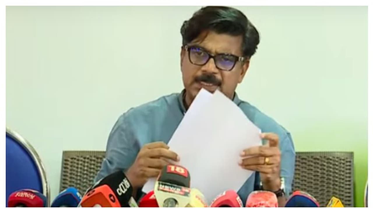 കുഴൽനാടന് നിർണായകം, അളന്ന ഭൂമിയിൽ നിലമുണ്ടോ? നിലം നികത്തിയോ? റിപ്പോർട്ട് തഹസിൽദാറിന് ഇന്ന് കൈമാറിയേക്കും കുഴൽനാടന് നിർണായകം, അളന്ന ഭൂമിയിൽ നിലമുണ്ടോ? നിലം നികത്തിയോ? റിപ്പോർട്ട് തഹസിൽദാറിന് ഇന്ന് കൈമാറിയേക്കും