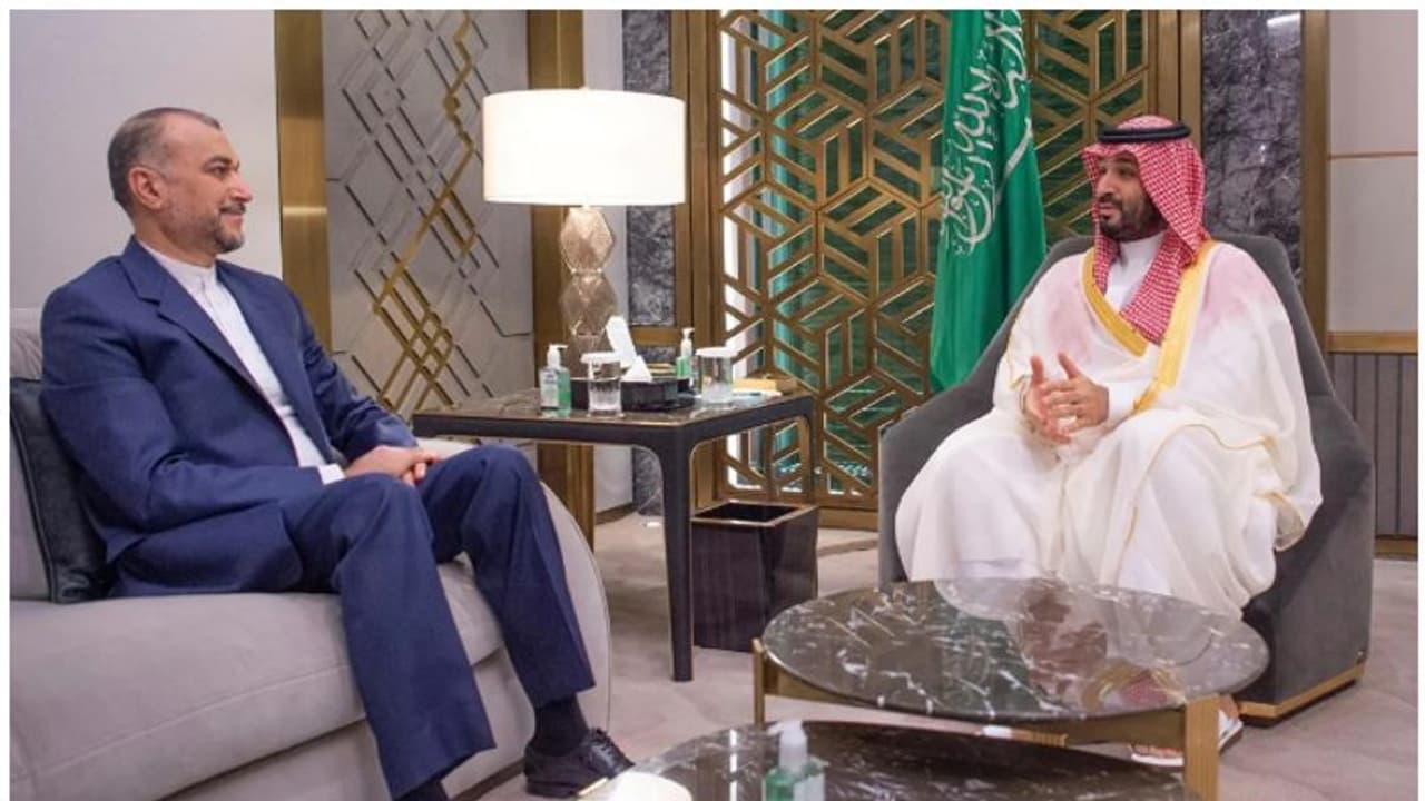  ഇറാൻ വിദേശകാര്യ മന്ത്രിക്ക് സൗദി കിരീടാവകാശിയുടെ ഊഷ്മള വരവേൽപ്പ്