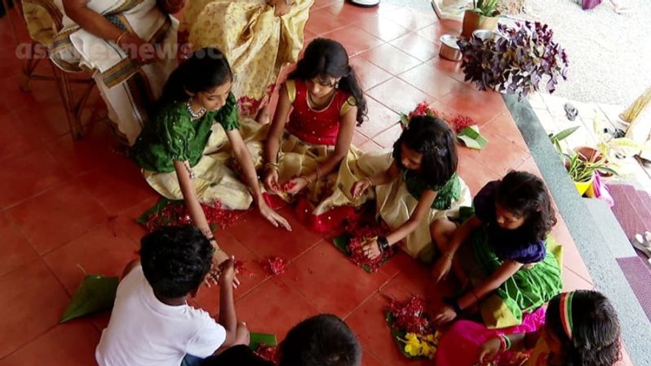 അത്തം പിറന്നു, ഇനി പത്ത് നാൾ; ഓണാവേശത്തിലേക്ക് മലയാളി; അത്തച്ചമയ ഘോഷയാത്ര ഇന്ന് അത്തം പിറന്നു, ഇനി പത്ത് നാൾ; ഓണാവേശത്തിലേക്ക് മലയാളി; അത്തച്ചമയ ഘോഷയാത്ര ഇന്ന്
