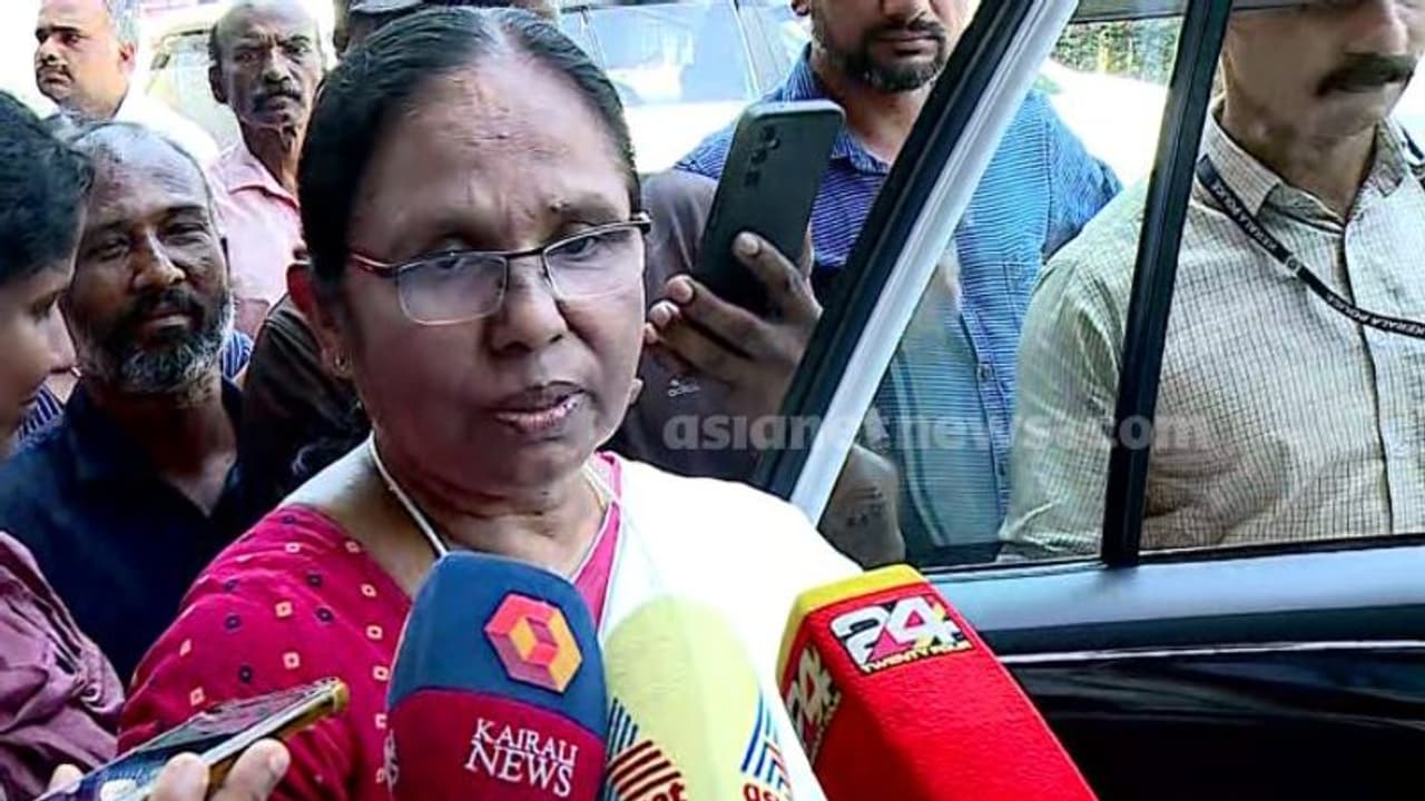 വീണ വിജയനെ വ്യക്തിഹത്യ ചെയ്യാൻ ആരെയും അനുവദിക്കില്ല: കെകെ ശൈലജ വീണ വിജയനെ വ്യക്തിഹത്യ ചെയ്യാൻ ആരെയും അനുവദിക്കില്ല: കെകെ ശൈലജ