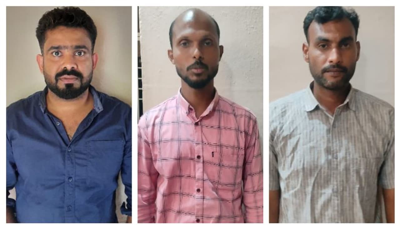 സ്വർണത്തിൽ ഈയം ചേർത്ത് വ്യാജ സ്വർണം നിർമ്മിച്ച് തട്ടിപ്പ്; കണ്ണൂരിൽ മൂന്നു പേർ പിടിയിൽ സ്വർണത്തിൽ ഈയം ചേർത്ത് വ്യാജ സ്വർണം നിർമ്മിച്ച് തട്ടിപ്പ്; കണ്ണൂരിൽ മൂന്നു പേർ പിടിയിൽ