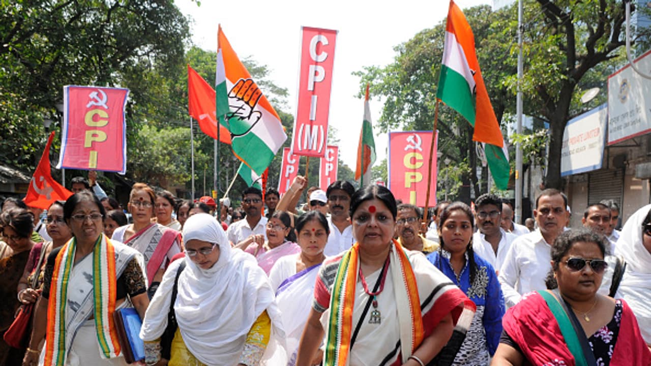 తెలంగాణ కాంగ్రెస్ బాధ్యతలు మహిళ చేతికి... ఎవరీ దీపాదాస్ మున్షీ? తెలంగాణ కాంగ్రెస్ బాధ్యతలు మహిళ చేతికి... ఎవరీ దీపాదాస్ మున్షీ?