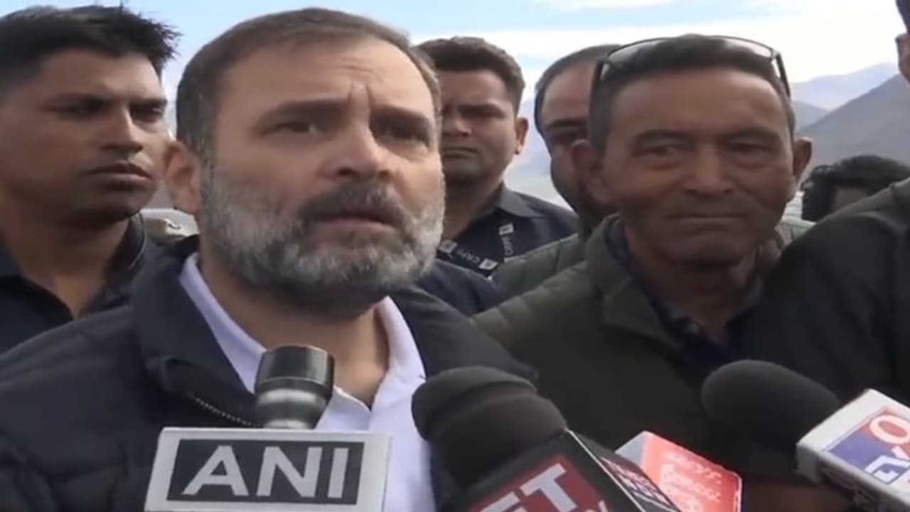 சீனா விவகாரம்: பிரதமர் மோடி சொல்வது உண்மையல்ல ராகுல் காந்தி பரபரப்பு குற்றச்சாட்டு! சீனா விவகாரம்: பிரதமர் மோடி சொல்வது உண்மையல்ல ராகுல் காந்தி பரபரப்பு குற்றச்சாட்டு!