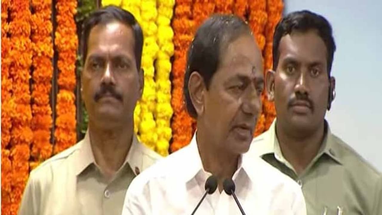 తెలంగాణ జీరో ఫ్లోరోసిస్ స్టేట్: సూర్యాపేట కలెక్టరేట్ ప్రారంభం తర్వాత కేసీఆర్ తెలంగాణ జీరో ఫ్లోరోసిస్ స్టేట్: సూర్యాపేట కలెక్టరేట్ ప్రారంభం తర్వాత కేసీఆర్