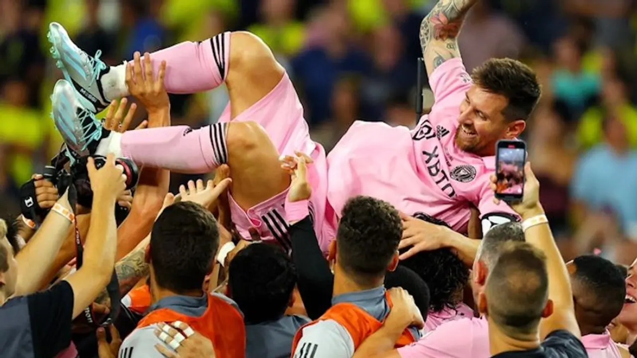WATCH: Special moment between Lionel Messi and David Beckham after Inter Miami clinch Leagues Cup triumph WATCH: Special moment between Lionel Messi and David Beckham after Inter Miami clinch Leagues Cup triumph