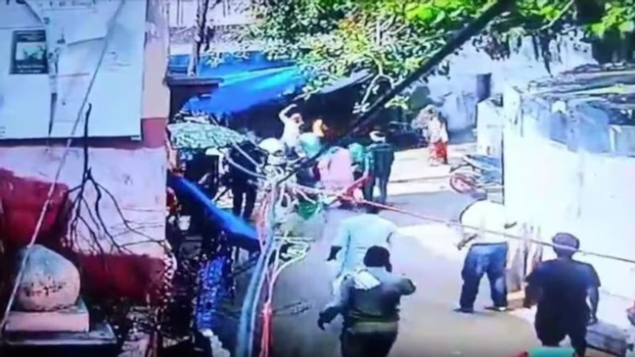 അഞ്ച് വയസുകാരനെ നിലത്തടിച്ചു കൊന്നു; ആക്രമണം നടത്തിയത് സന്യാസവേഷത്തിലെത്തിയ 52കാരന്‍