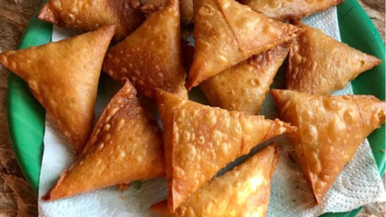 വാഗ്ദാനം 2000 സമൂസ ഉണ്ടാക്കാമെന്ന്, സാധിച്ചത് 300 എണ്ണം; പരാതി, വിലയും രണ്ടുലക്ഷവും നൽകാൻ കോടതി വിധി