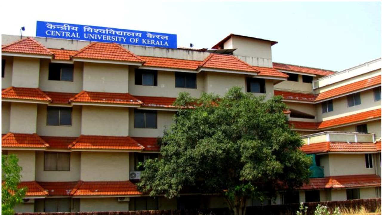 ചട്ടം അട്ടിമറിച്ചു, കാസർകോട് കേന്ദ്ര സർവകലാശാല വിസി നിയമനം റദ്ദാക്കണം; സുപ്രീം കോടതിയിൽ പൊതുതാൽപര്യ ഹർജി