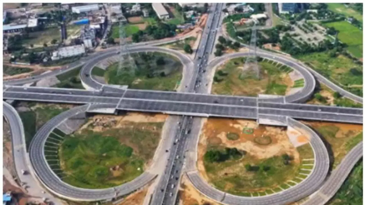 "എഞ്ചിനീയറിംഗ് വിസ്‍മയം.." സൂപ്പര്‍ റോഡിന്‍റെ ദൃശ്യങ്ങള്‍ പുറത്തുവിട്ട് ഗഡ്‍കരി, അമ്പരന്ന് രാജ്യം!