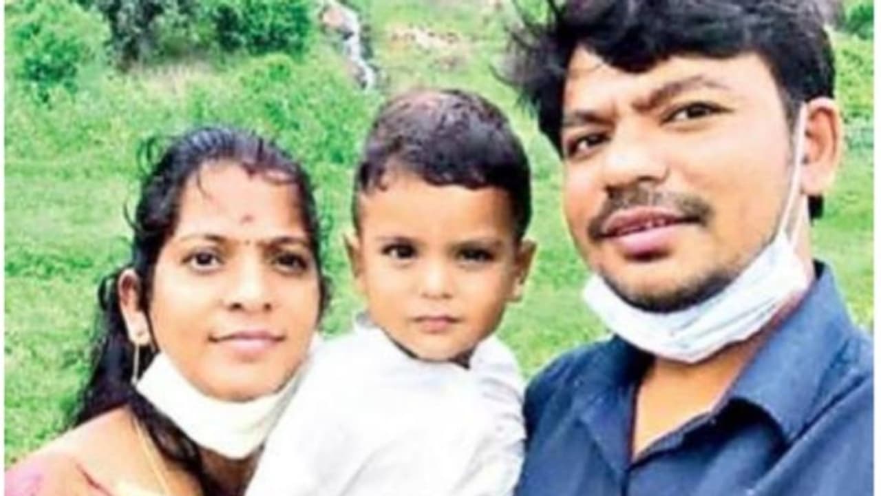 ബാങ്ക് മാനേജര്‍ ഓഫീസിനുള്ളില്‍ വെച്ച് കീടനാശിനി കുടിച്ച് ആത്മഹത്യ ചെയ്തു; ആരോപണവുമായി കുടുംബം