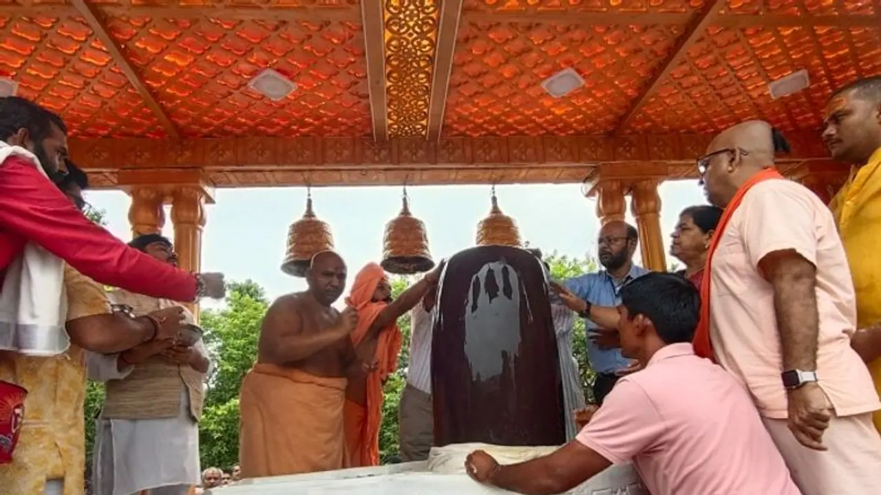 Ayodhya's Ram temple preparations: Sacred Shivling's grand welcome unite Hindu Muslim devotees