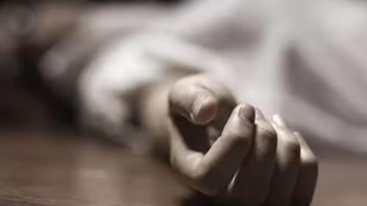 మద్యం సేవించి కారు నడిపిన డిగ్రీ విద్యార్థి.. ఇద్దరు మృతి, ఇద్దరి పరిస్థితి విషమం... మద్యం సేవించి కారు నడిపిన డిగ్రీ విద్యార్థి.. ఇద్దరు మృతి, ఇద్దరి పరిస్థితి విషమం...