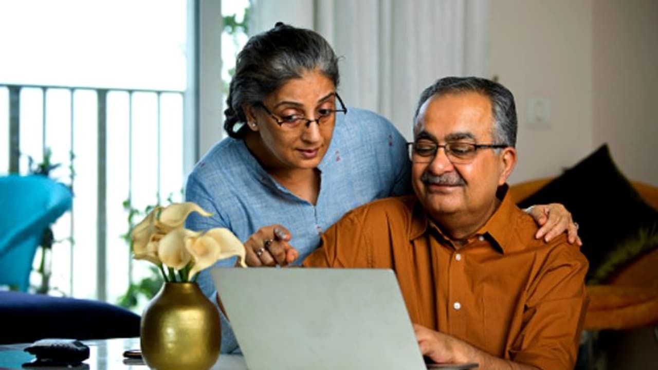 മുതിർന്ന പൗരന്മാരാണോ? ഈ കാര്യങ്ങൾ മറക്കരുത്; സർക്കാർ വാഗ്ദാനം ചെയ്യുന്ന നാല് പെൻഷൻ പദ്ധതികൾ മുതിർന്ന പൗരന്മാരാണോ? ഈ കാര്യങ്ങൾ മറക്കരുത്; സർക്കാർ വാഗ്ദാനം ചെയ്യുന്ന നാല് പെൻഷൻ പദ്ധതികൾ