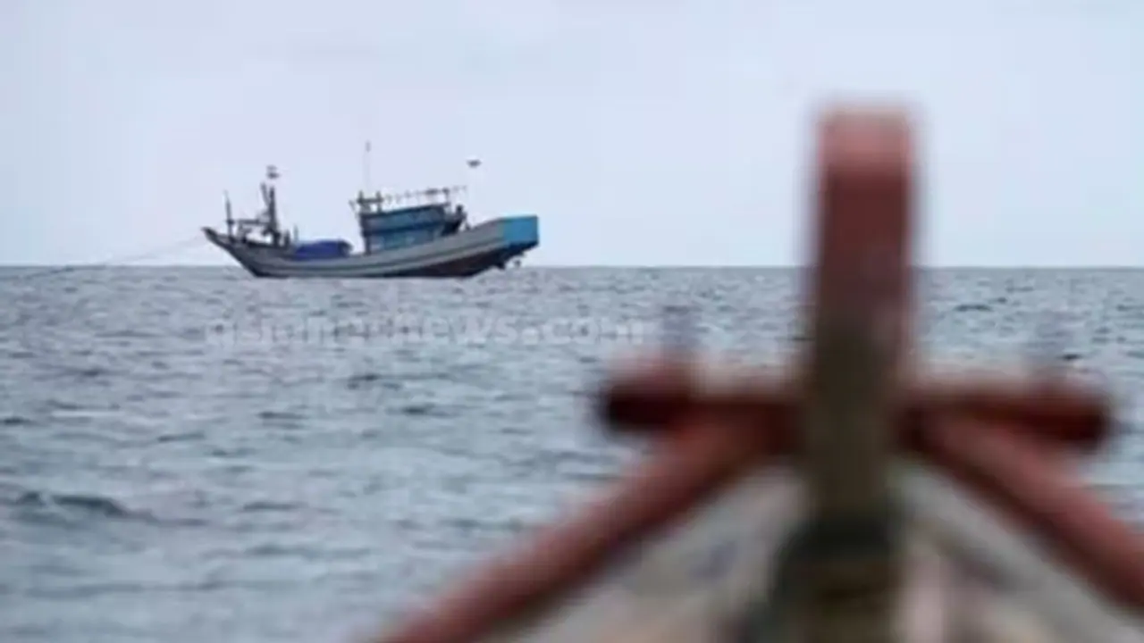 மீண்டும் தமிழக மீனவர்கள் 23 பேர் கைது; தொடரும் இலங்கை கடற்படை அட்டூழியம்!