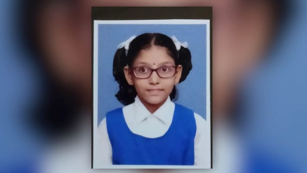 അമ്മക്കൊപ്പം സ്കൂട്ടറിൽ യാത്ര ചെയ്ത 10 വയസുകാരി ടാങ്കർ ലോറിക്കടിയിൽപ്പെട്ട് മരിച്ചു, അപകടം ട്രാഫിക് ബ്ലോക്കിൽ