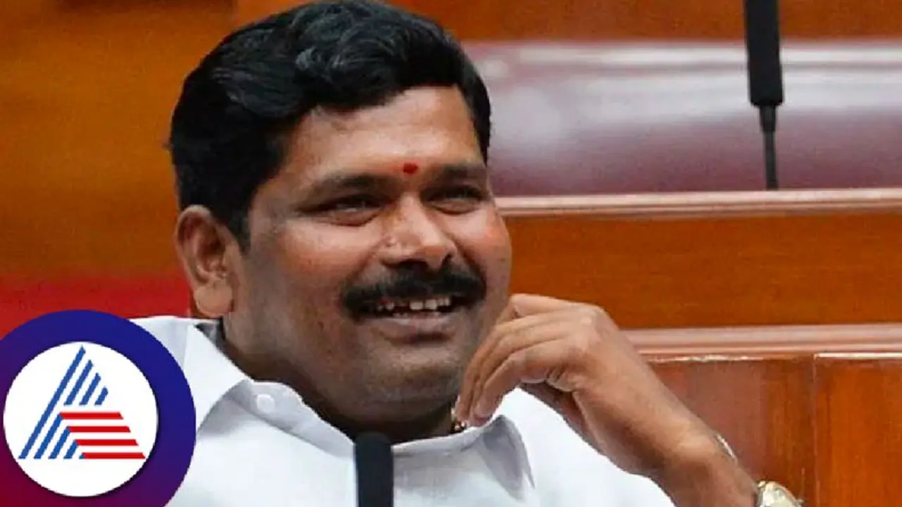 ಬಿಜೆಪಿಯವರಿಗೆ ದಮ್ ಇದ್ದರೆ 40 ಅಲ್ಲ, ಬರೀ 4 ಶಾಸಕರನ್ನು ಕರೆದೊಯ್ಯಲಿ: ಸಚಿವ ತಂಗಡಗಿ ಸವಾಲು ಬಿಜೆಪಿಯವರಿಗೆ ದಮ್ ಇದ್ದರೆ 40 ಅಲ್ಲ, ಬರೀ 4 ಶಾಸಕರನ್ನು ಕರೆದೊಯ್ಯಲಿ: ಸಚಿವ ತಂಗಡಗಿ ಸವಾಲು