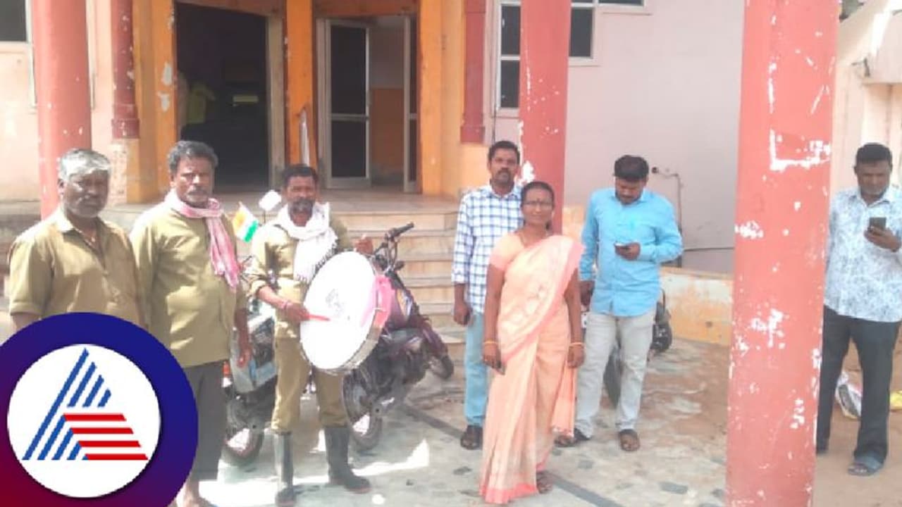 ವಿಜಯಪುರ: ಕರ ವಸೂಲಿಗೆ ತಮಟೆ ಮೊರೆ ಹೋದ ಪುರಸಭೆ ಅಧಿಕಾರಿಗಳು..! ವಿಜಯಪುರ: ಕರ ವಸೂಲಿಗೆ ತಮಟೆ ಮೊರೆ ಹೋದ ಪುರಸಭೆ ಅಧಿಕಾರಿಗಳು..!